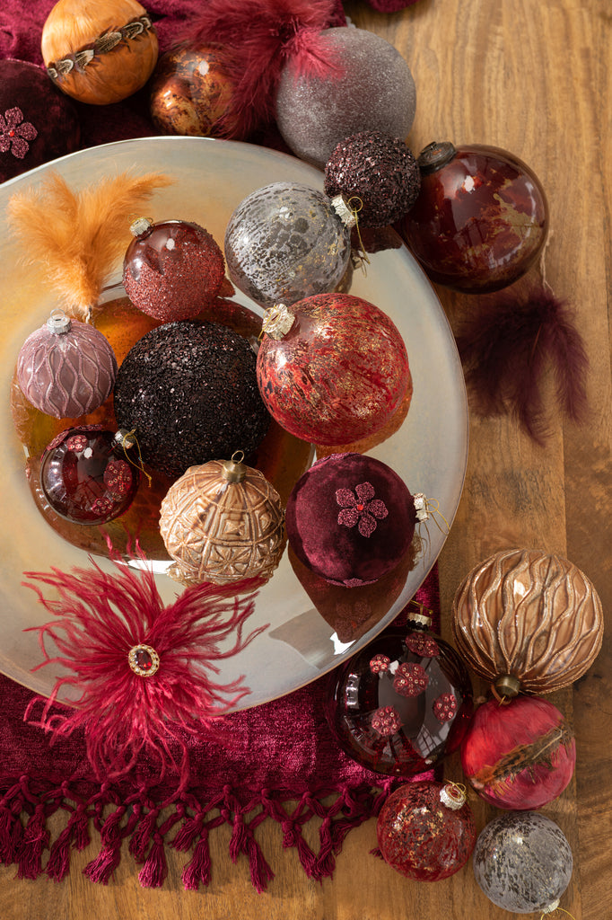 Doos met 4 kerstballen fluweel glas antiek grijs/goud medium